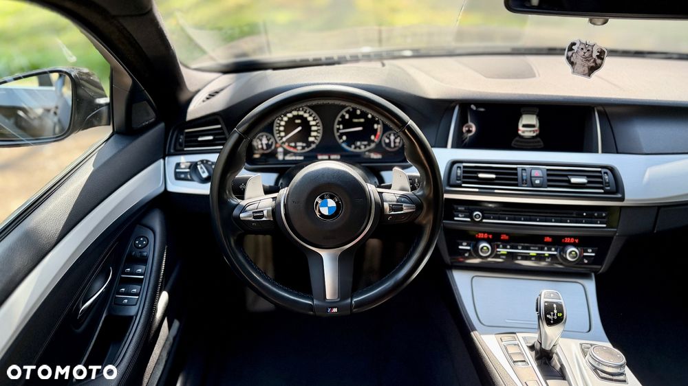 BMW Seria 5 530d xDrive - 14