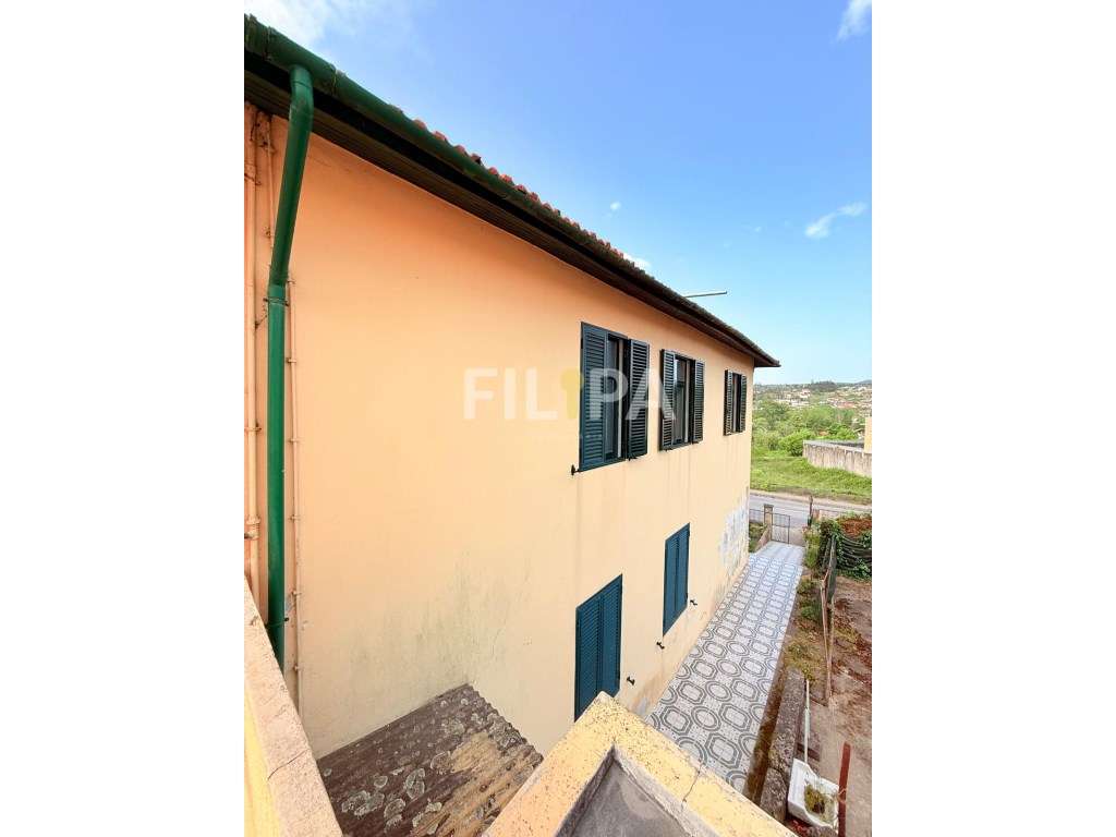 Moradia com 4 frentes no centro de Recarei - espaço, luz e excelent... - Grande imagem: 3/28