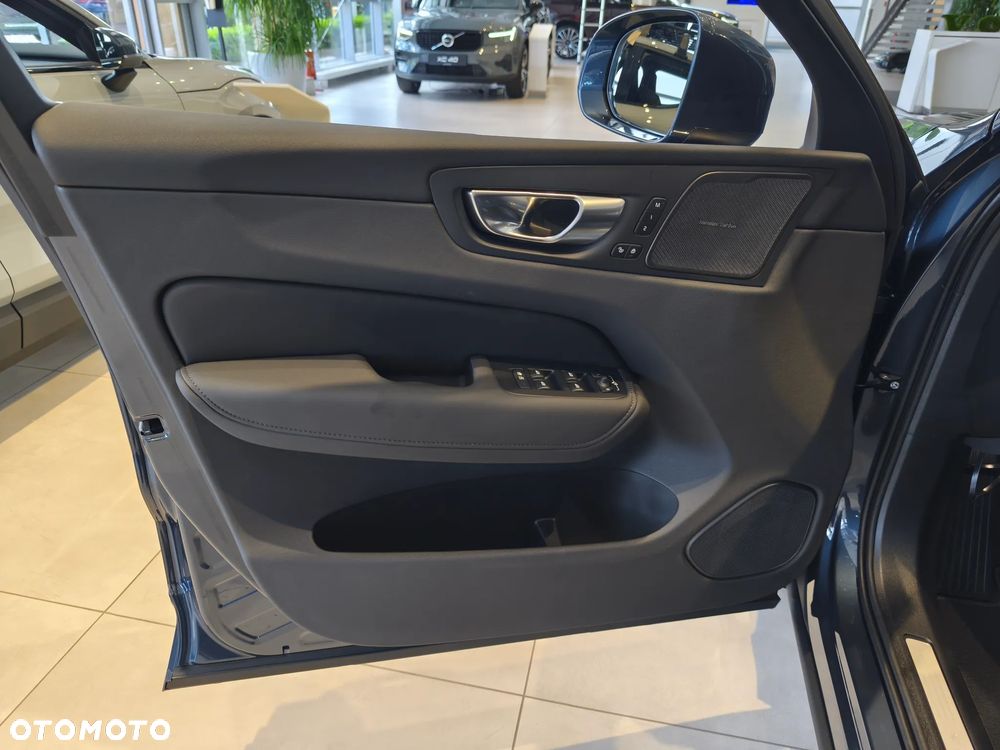Volvo XC 60 B5 B AWD Ultra Bright - 13