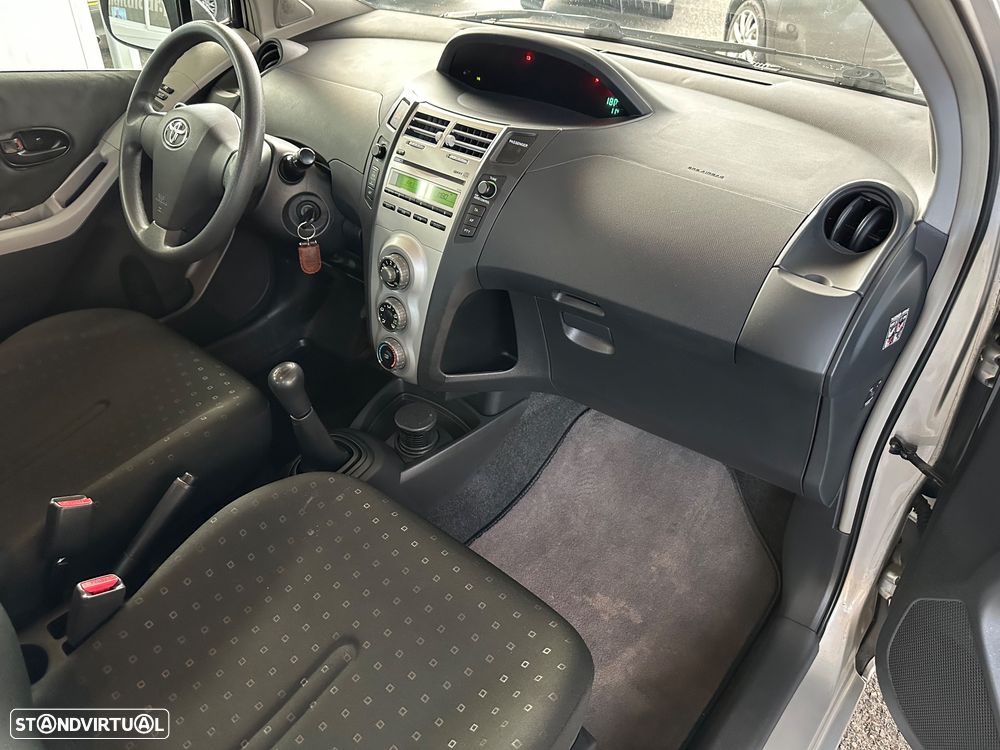 Toyota Yaris 1.0 VVT-i AC Manual+VSC - 14