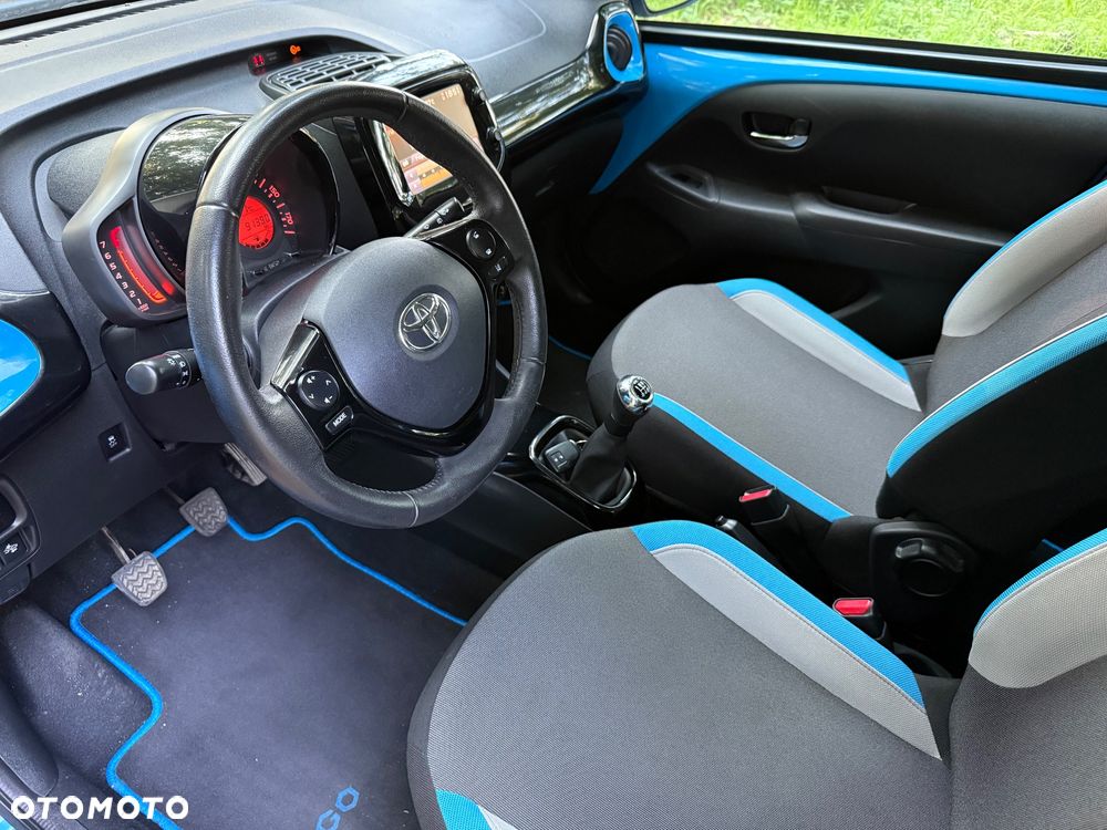 Toyota Aygo x-play touch - 9