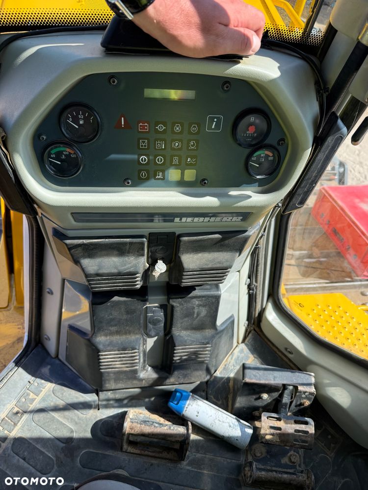 Liebherr R 734 LGP - 10