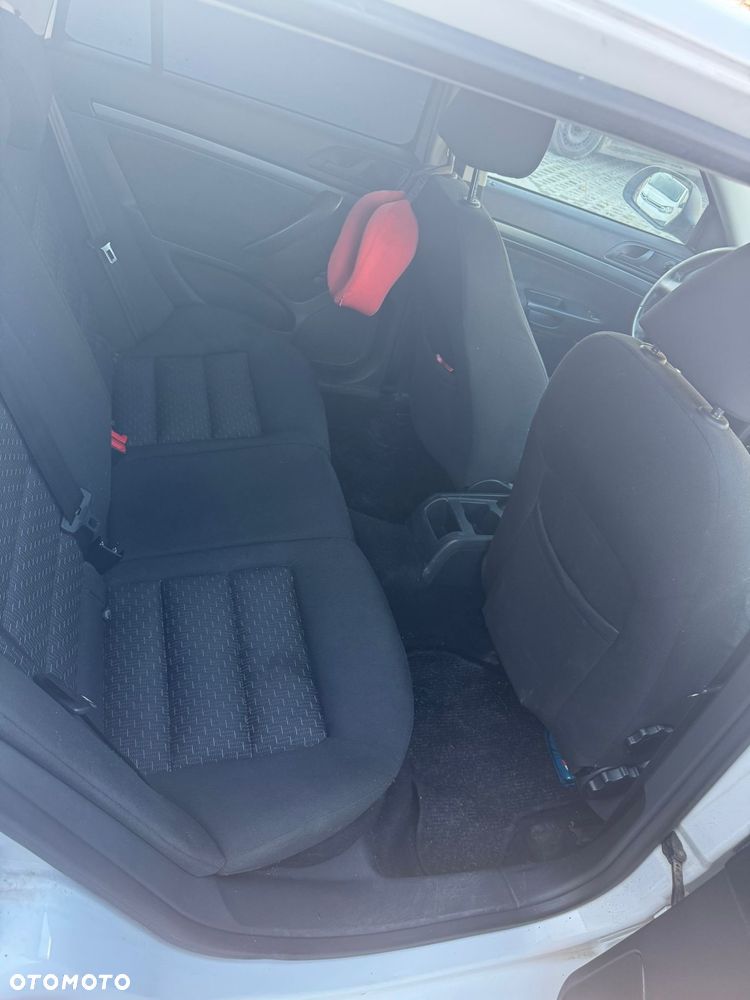 Skoda Octavia 1.6 TDI DPF Ambition - 9