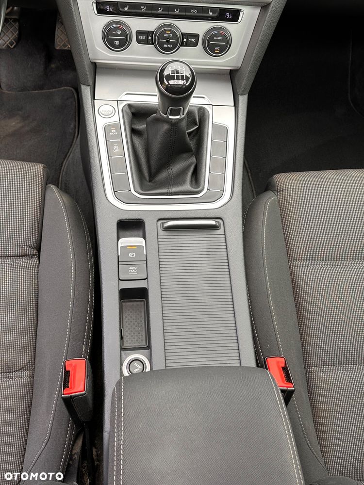 Volkswagen Passat 1.4 TSI BMT ACT Comfortline - 18