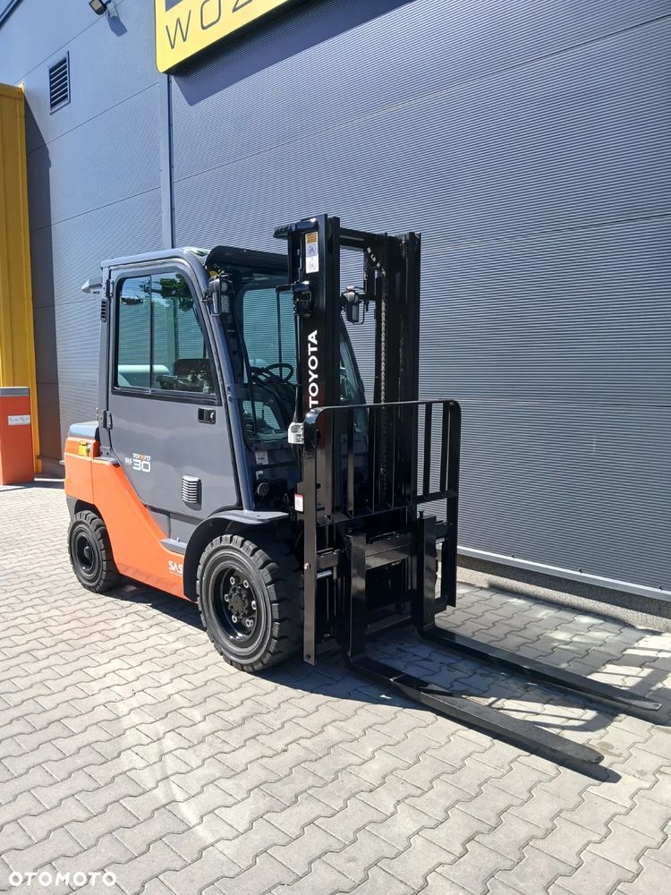Toyota 02-8FGF30 - 3