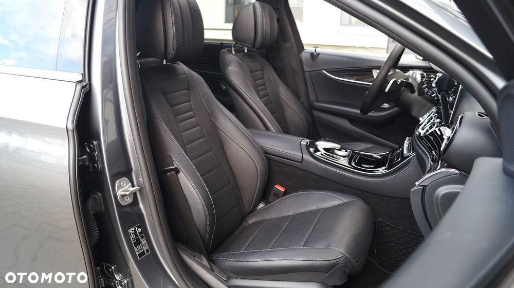 Mercedes-Benz Klasa E 400 4Matic 9G-TRONIC Exclusive - 26