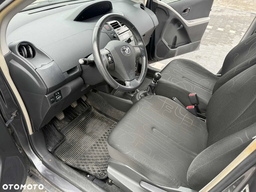 Toyota Yaris - 7