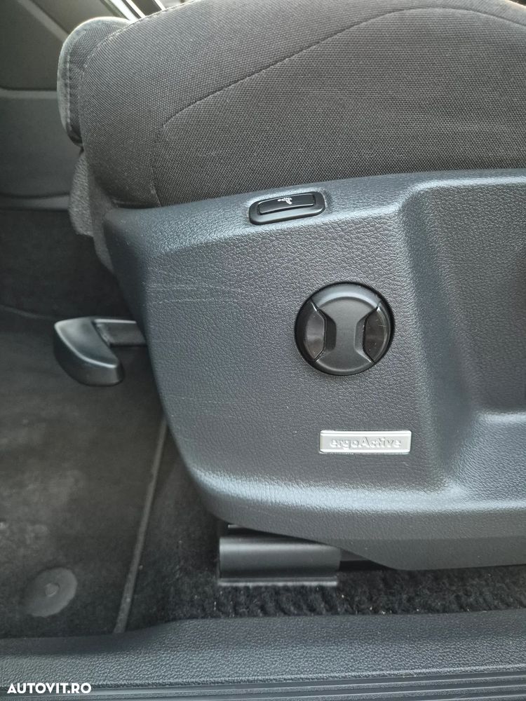 Volkswagen Touran 2.0 TDI Highline - 23
