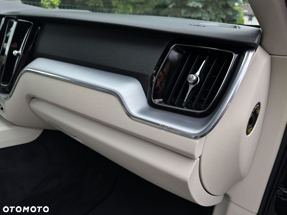 Volvo XC 60 B4 D AWD Geartronic Momentum Pro - 30