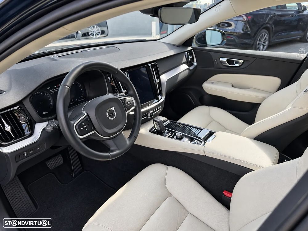 Volvo V60 2.0 T8 AWD TE Momentum Plus - 11