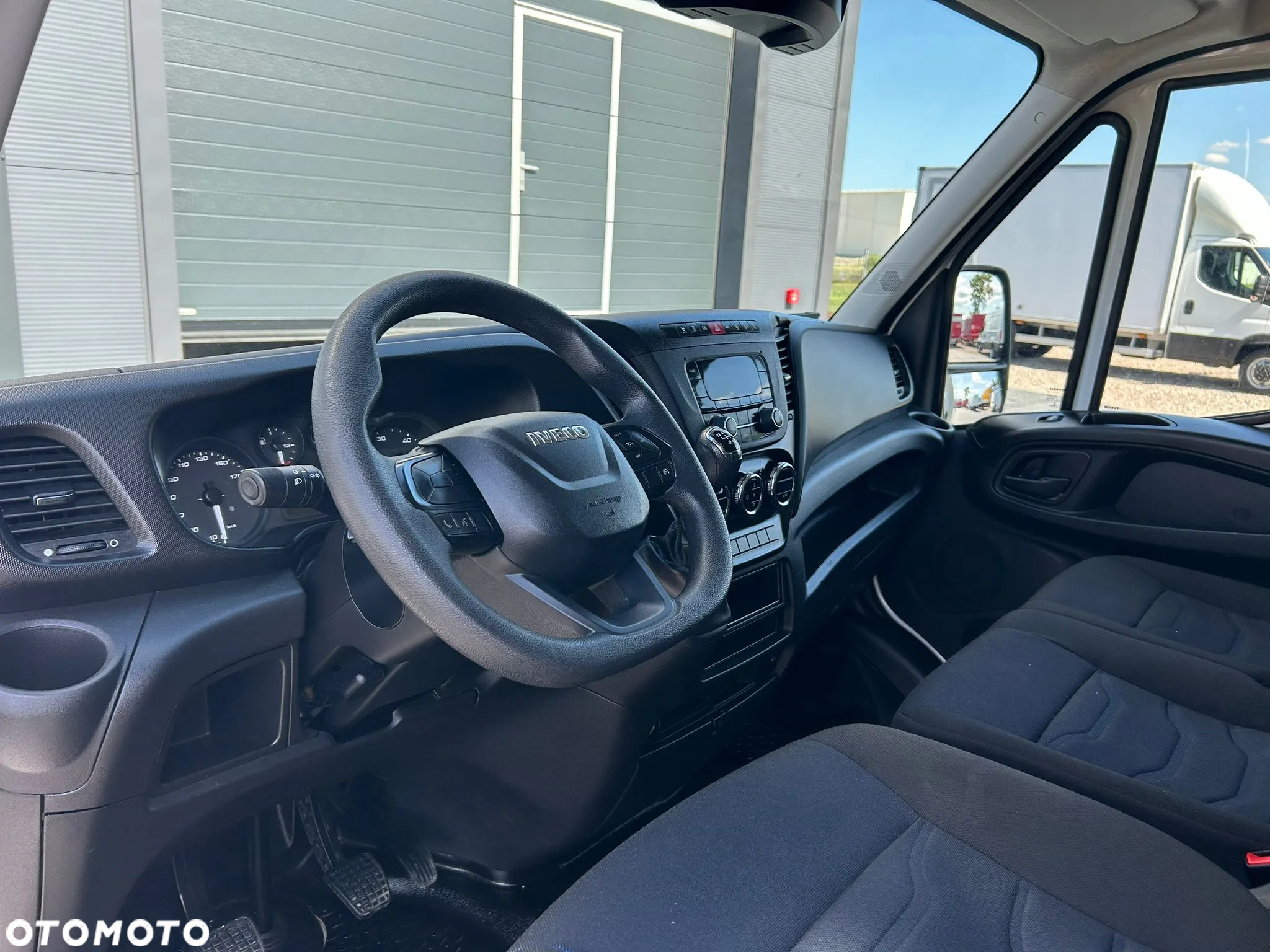 Iveco Daily 35C16 3.0 HPI Kontener 8 palet + winda 750kg + drzwi boczne **Niski przebieg**Na drążku**Wzmocniony**Climatronic**Sprowadzony**2022R** - 10