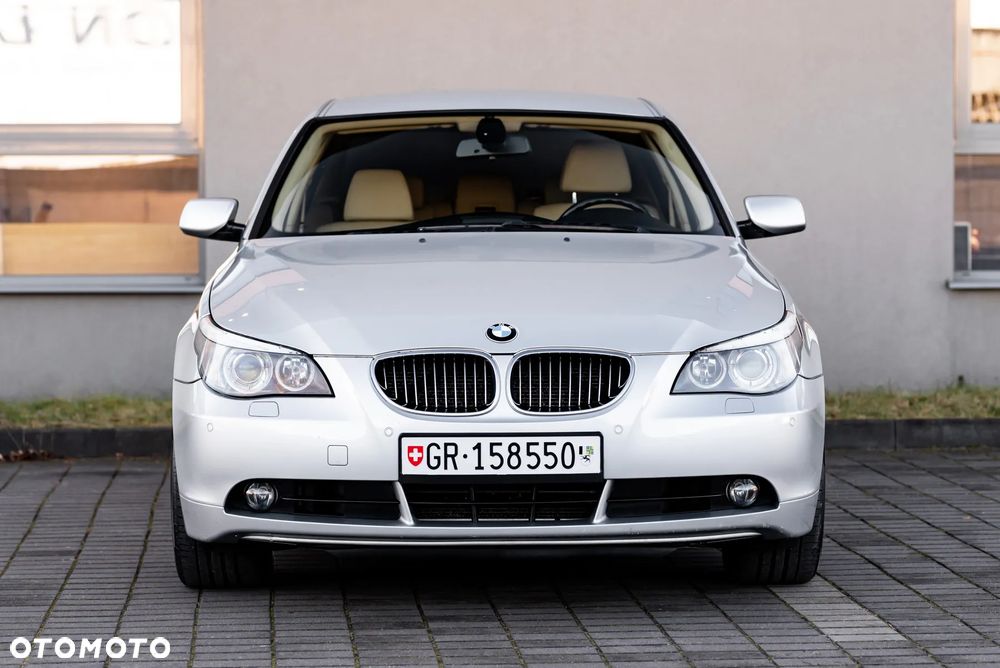 BMW Seria 5 525xi - 4