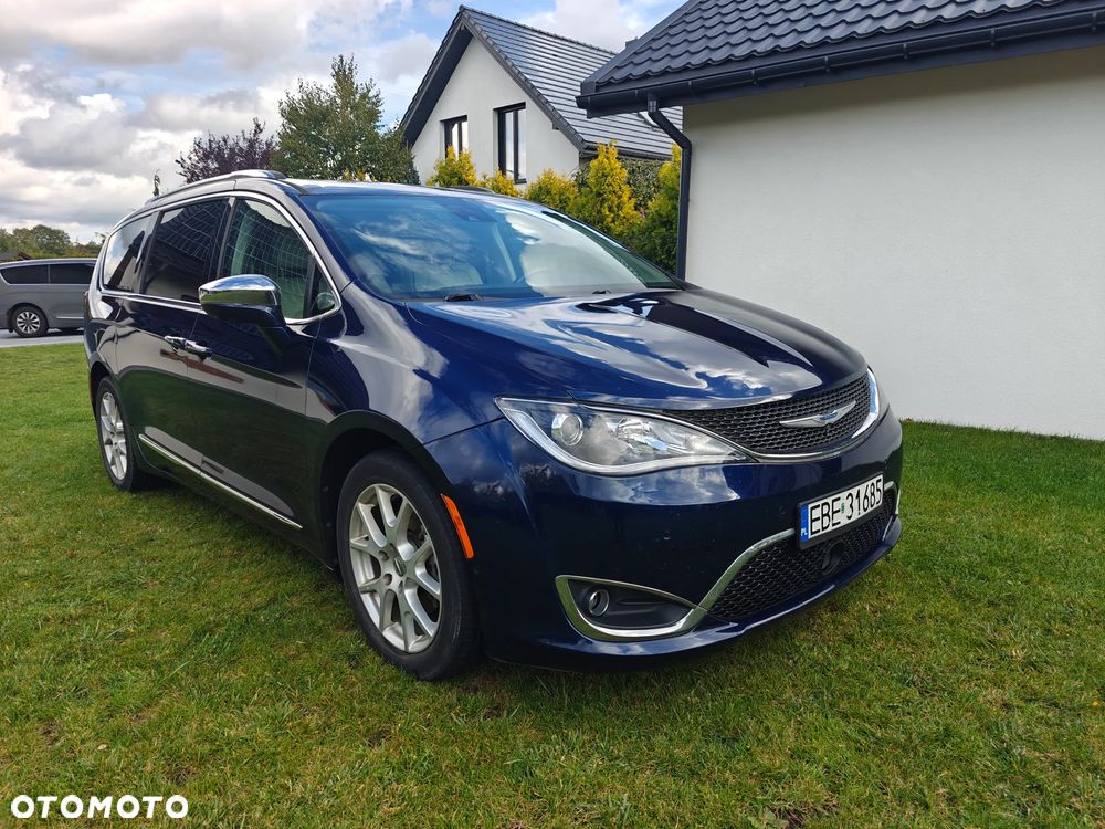 Chrysler Pacifica 2018 photo 2