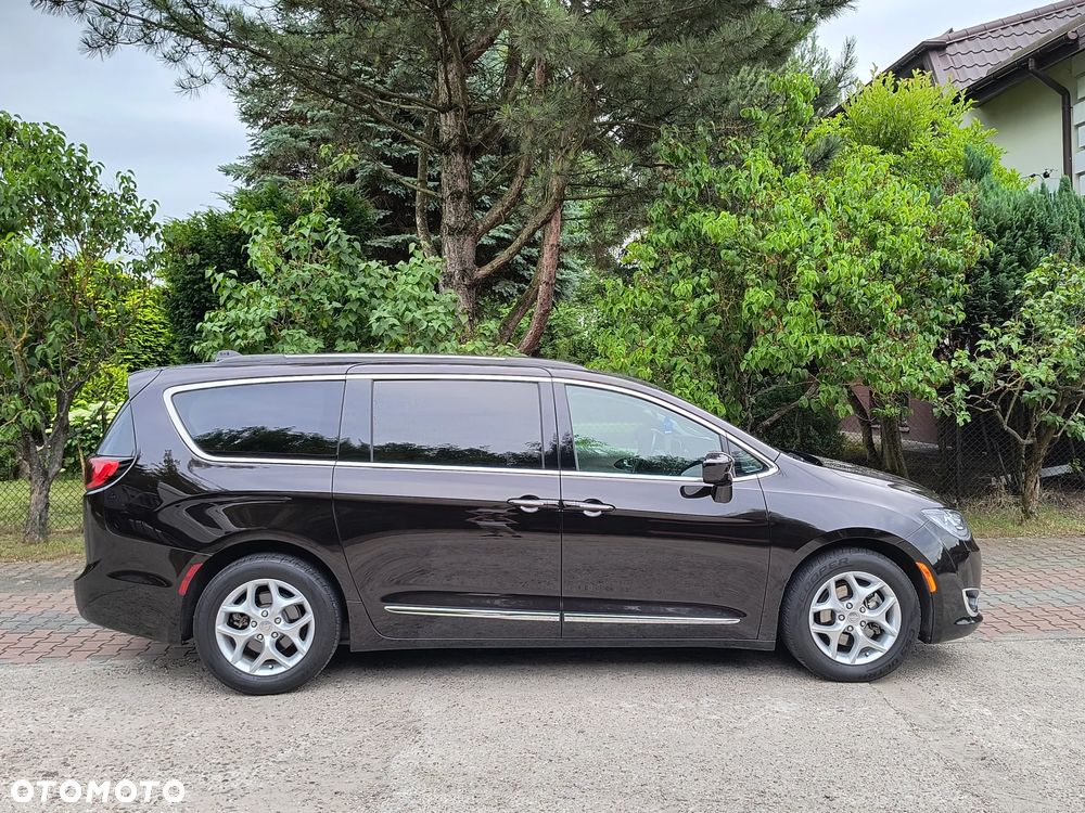 Chrysler Pacifica - 3