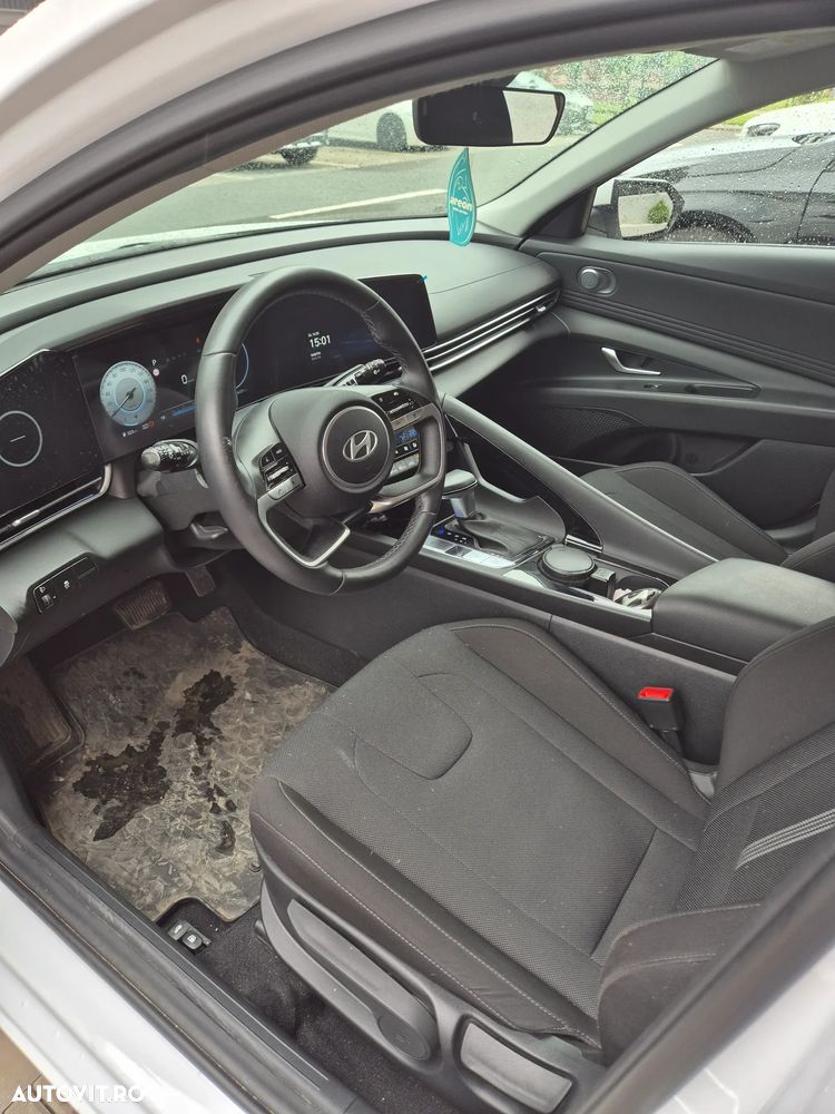 Hyundai Elantra 1.6 l 123 CP CVT Highway - 11
