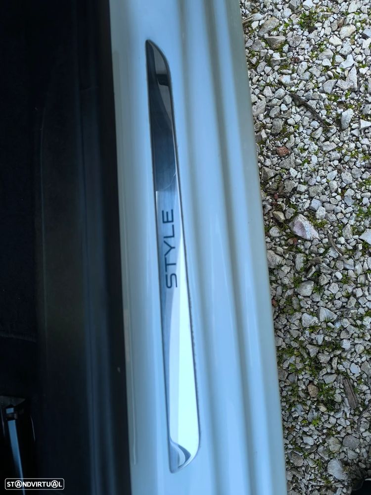 Peugeot 208 1.2 PureTech Style - 21