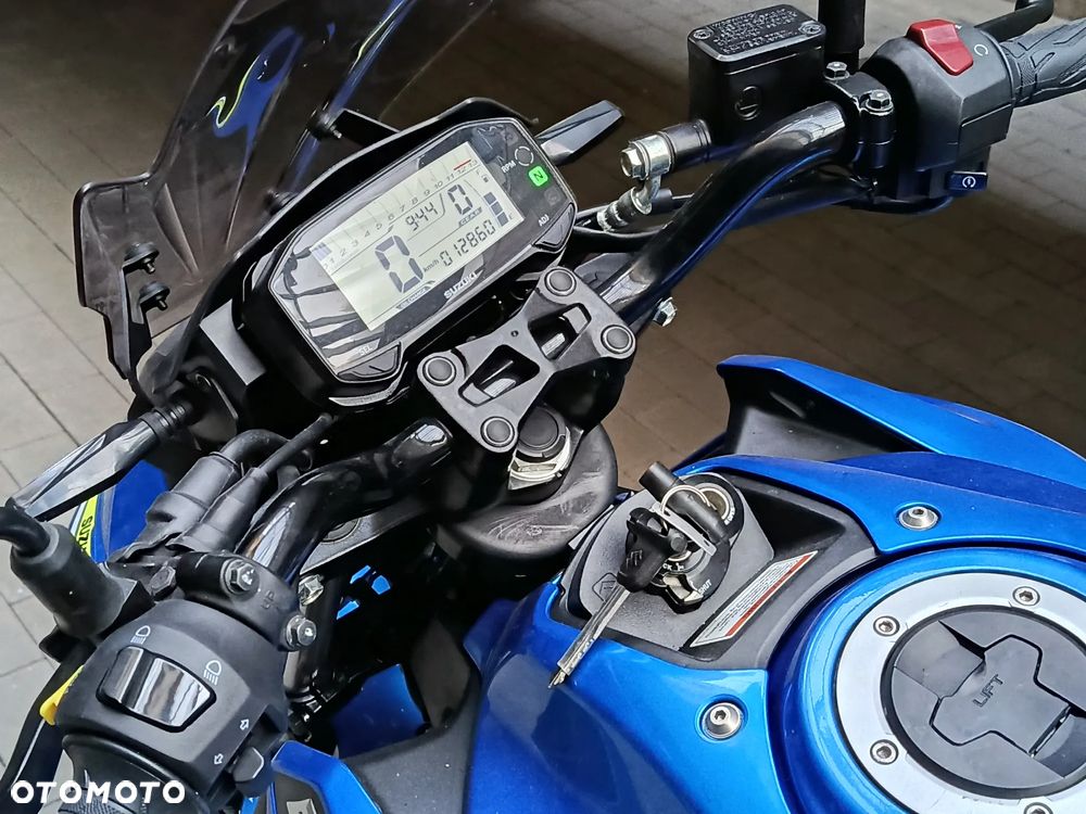 Suzuki GSX - 6