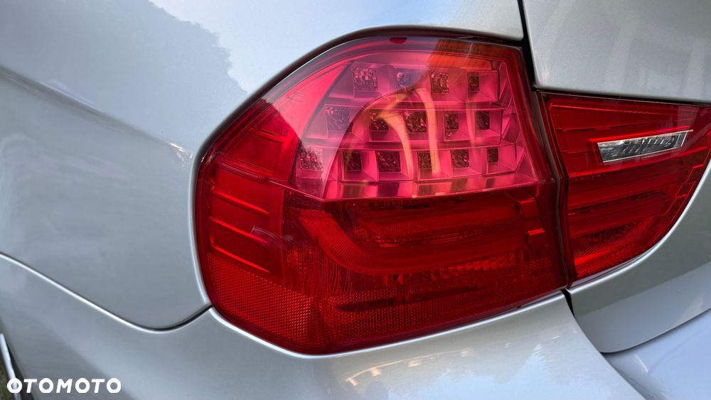 BMW Seria 3 320i - 34