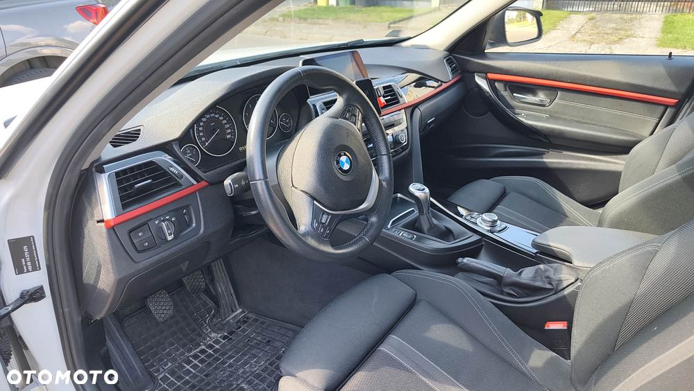 BMW Seria 3 320d Sport Line - 9