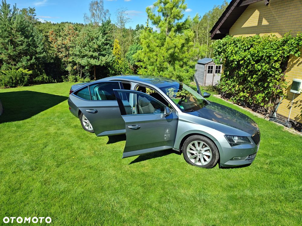 Skoda Superb 2.0 TDI 4x4 Style DSG - 10