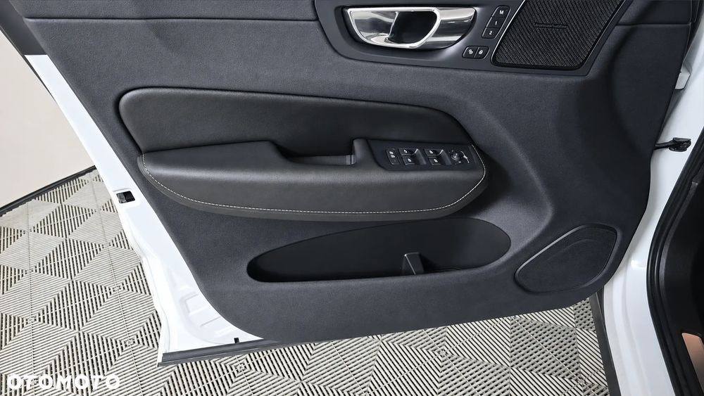 Volvo XC 60 T5 R-Design - 10