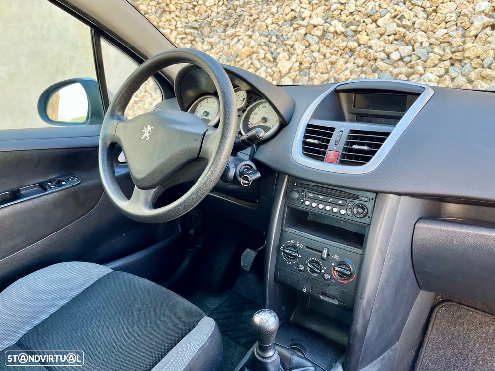 Peugeot 207 1.4 16V Trendy - 28