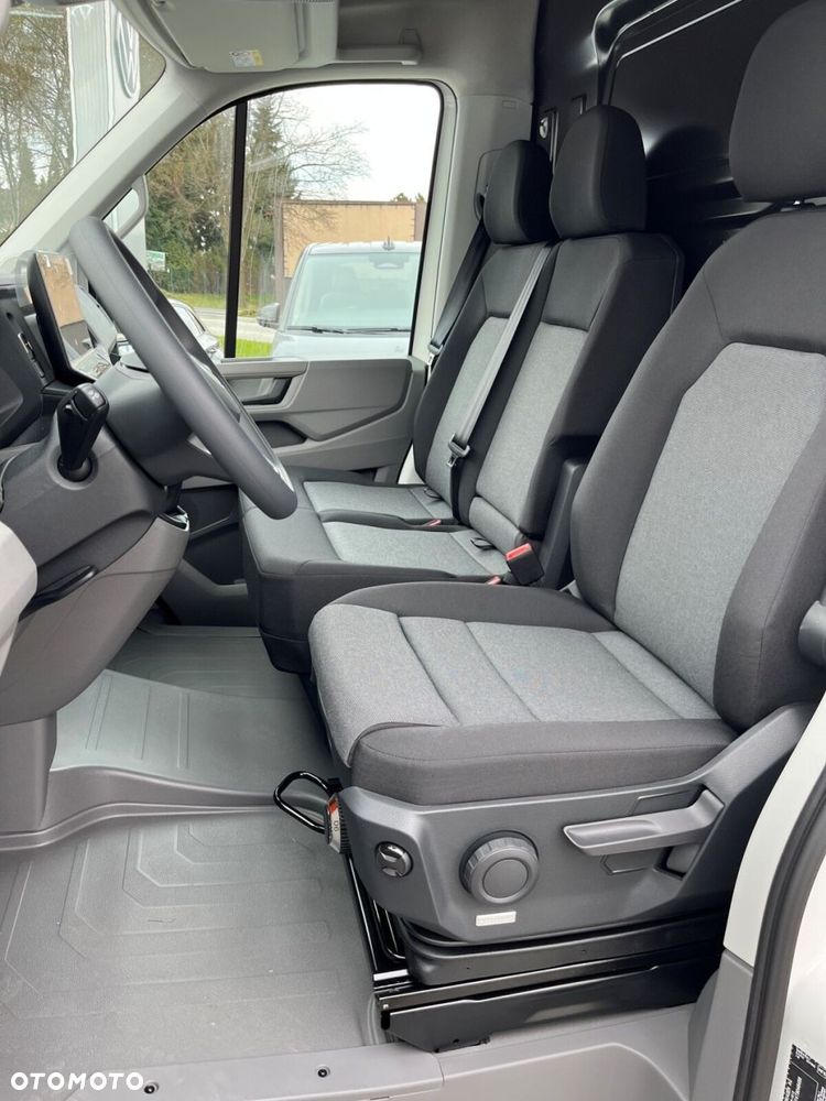 Volkswagen Crafter 35 Furgon z wysokim dachem silnik: 2,0 l EU6 SCR 140 KM / skrzynia biegów: Przedni napęd manualna 6-biegowa rozstaw osi: 4490 mm - 10