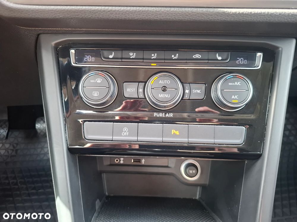 Volkswagen Touran 2.0 TDI SCR Comfortline - 22