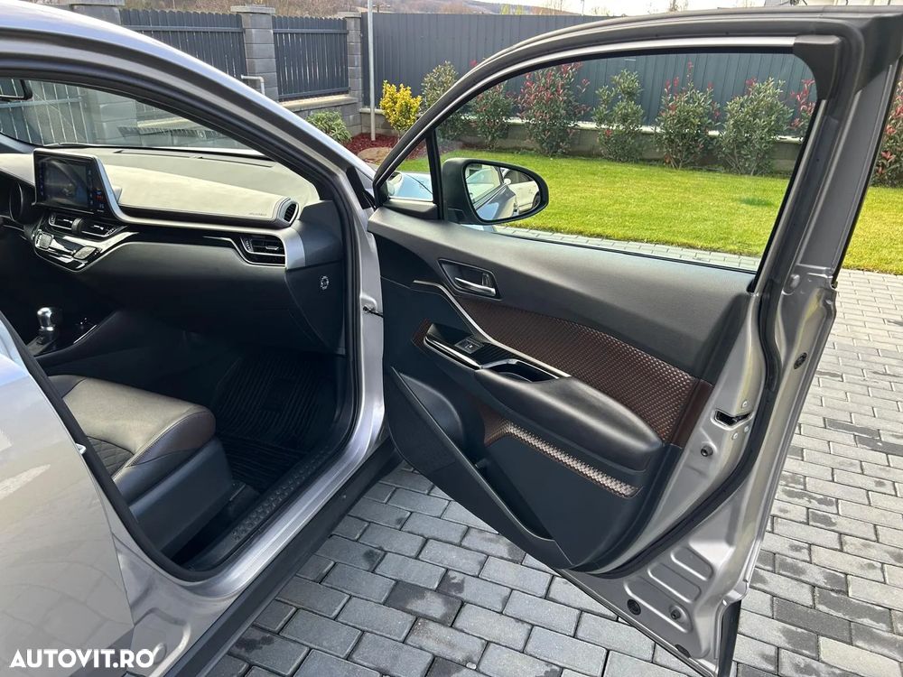 Toyota C-HR Hybrid Style - 30
