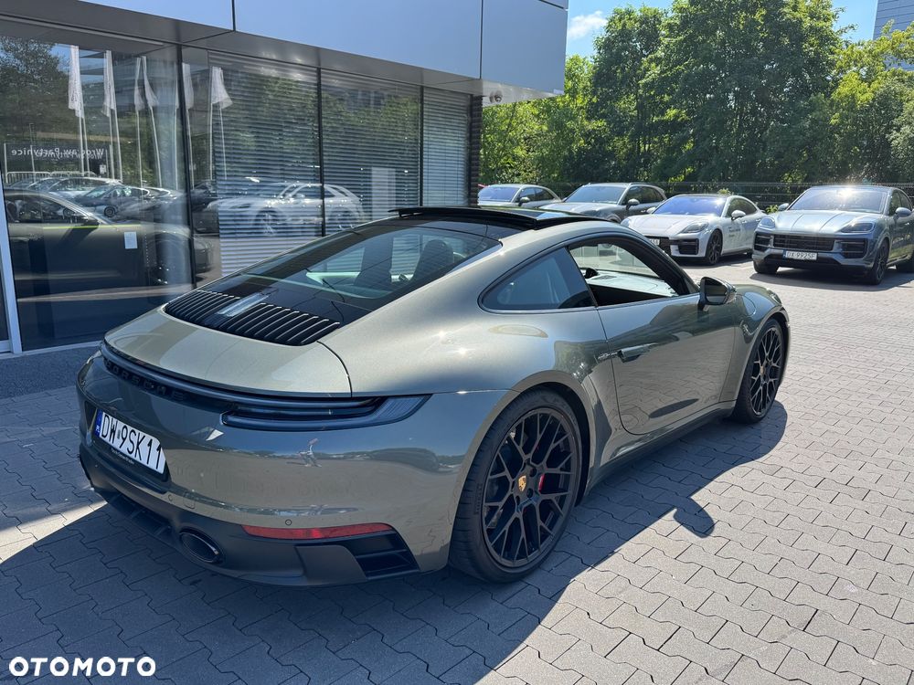 Porsche 911 Carrera 4 GTS - 10