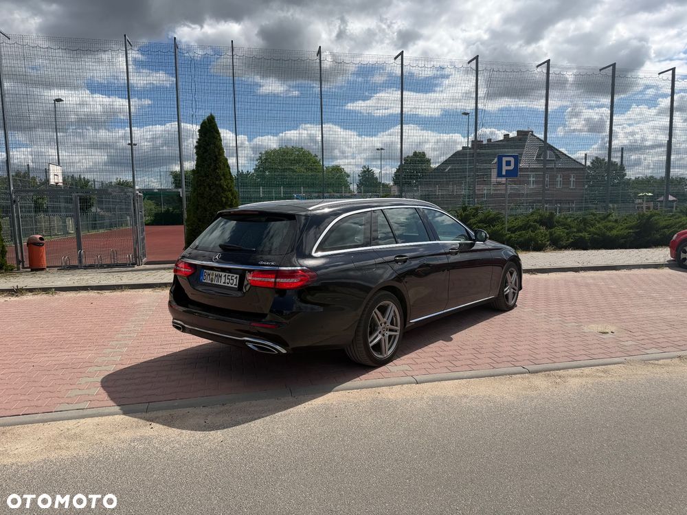 Mercedes-Benz Klasa E 220 d 4-Matic 9G-TRONIC - 34