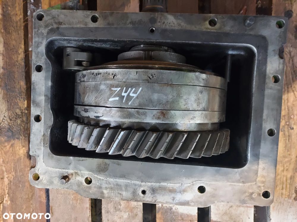 Przystawka przedniego napędu R134577 R124197 Z44 JOHN DEERE 6910 2000R - 4