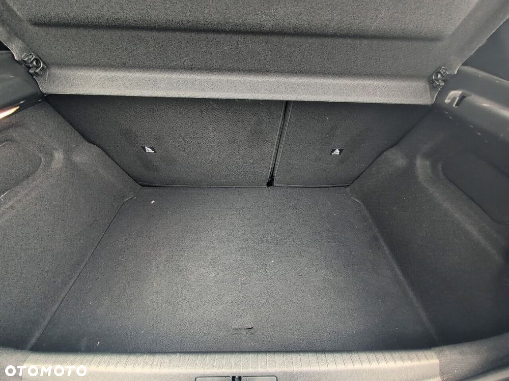 Peugeot 208 - 6
