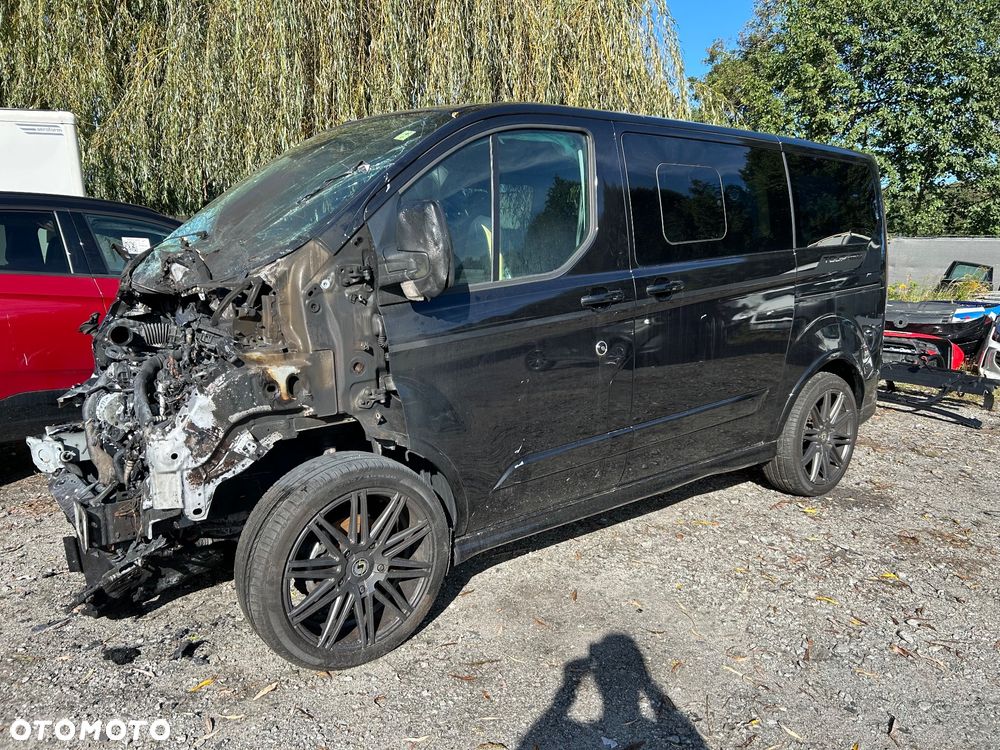 Ford Tourneo Custom - 1
