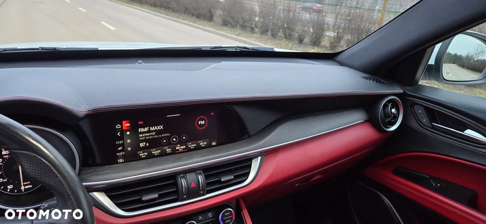 Alfa Romeo Stelvio 2.0 Turbo 16V AT8-Q4 Ti - 20