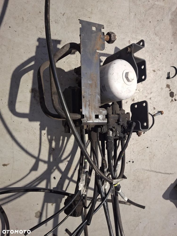 APM OSZUCZAC POWIETRZA WRAZ ZAWOREM CZTERODROŻNYM DAF CF 400 XF106 EURO 6 - 2