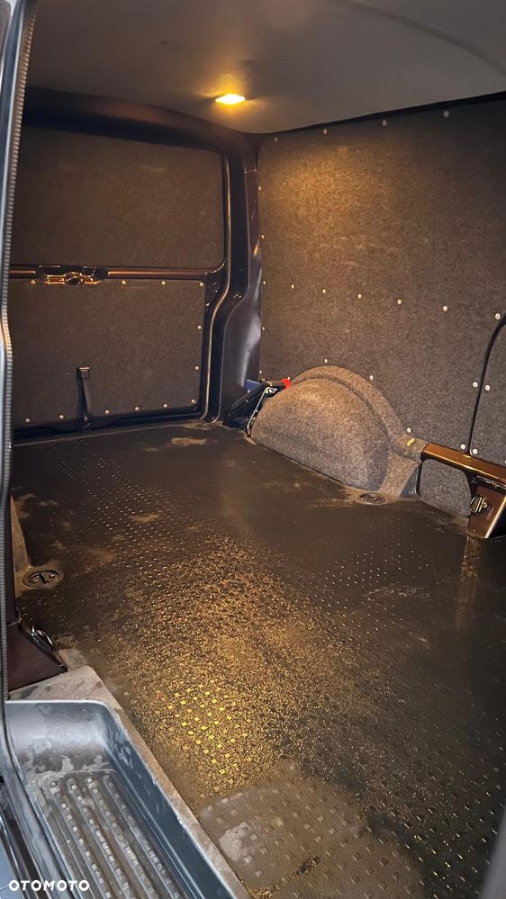 Volkswagen Transporter - 18