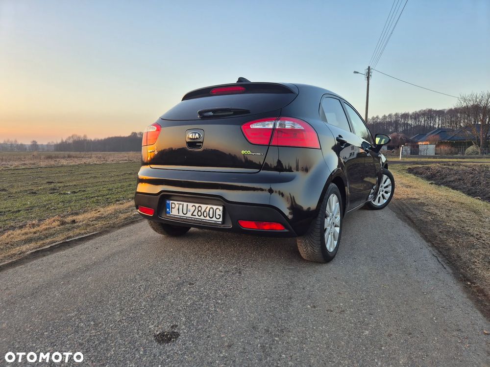 Kia Rio 1.1 CRDI Fifa World Cup Edition - 5