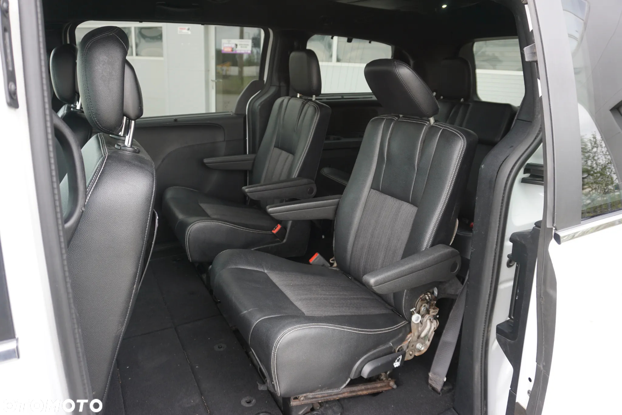 Lancia Voyager 2.8 Multijet 16v S - 17