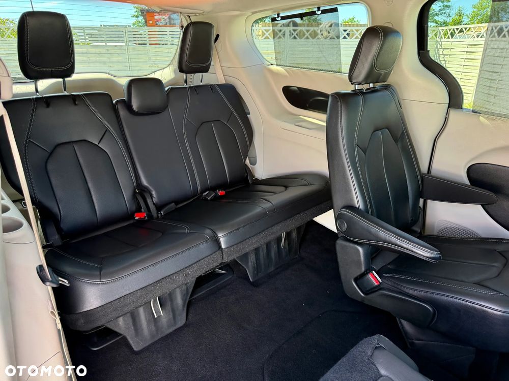 Chrysler Pacifica - 22