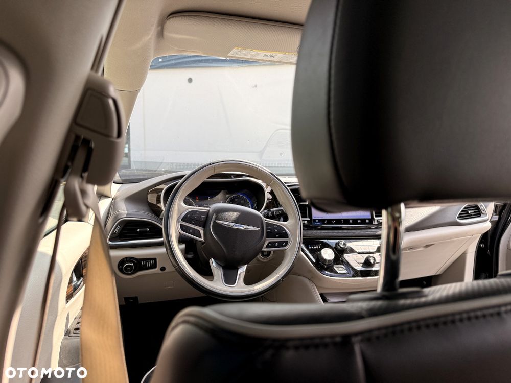 Chrysler Pacifica - 16