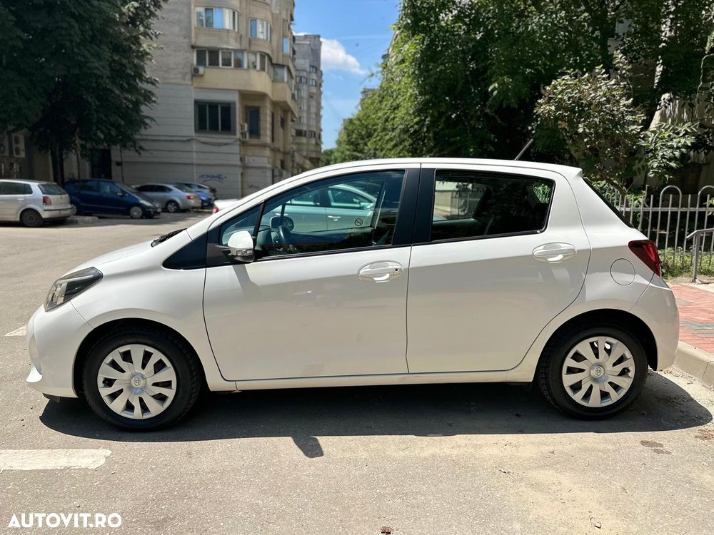 Toyota Yaris 1.33 L Dual VVT-i 5D Multidrive S Luna - 4