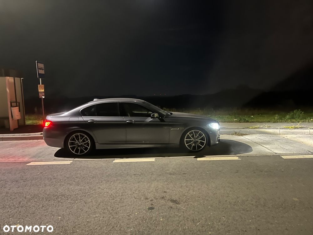 BMW Seria 5 520d xDrive - 13