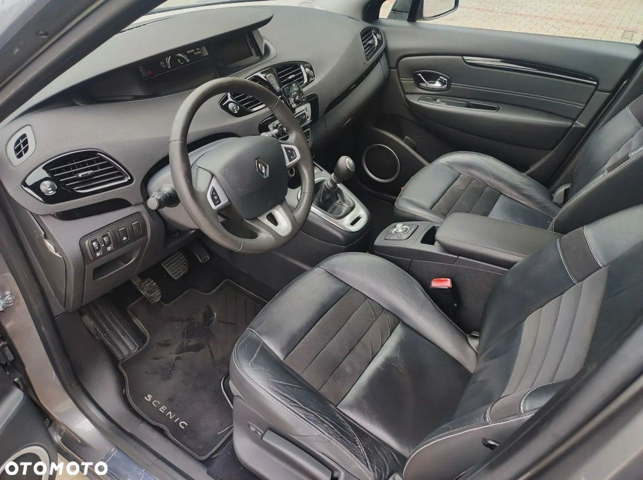 Renault Grand Scenic - 10