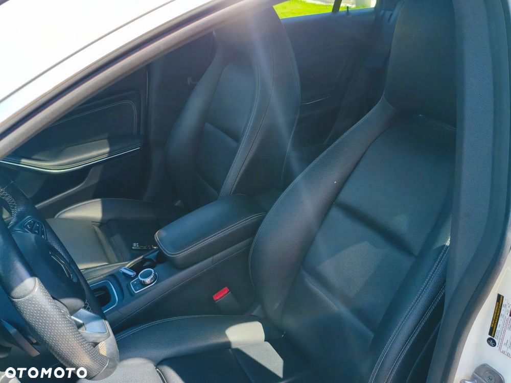 Mercedes-Benz CLA 250 4Matic 7G-DCT - 25