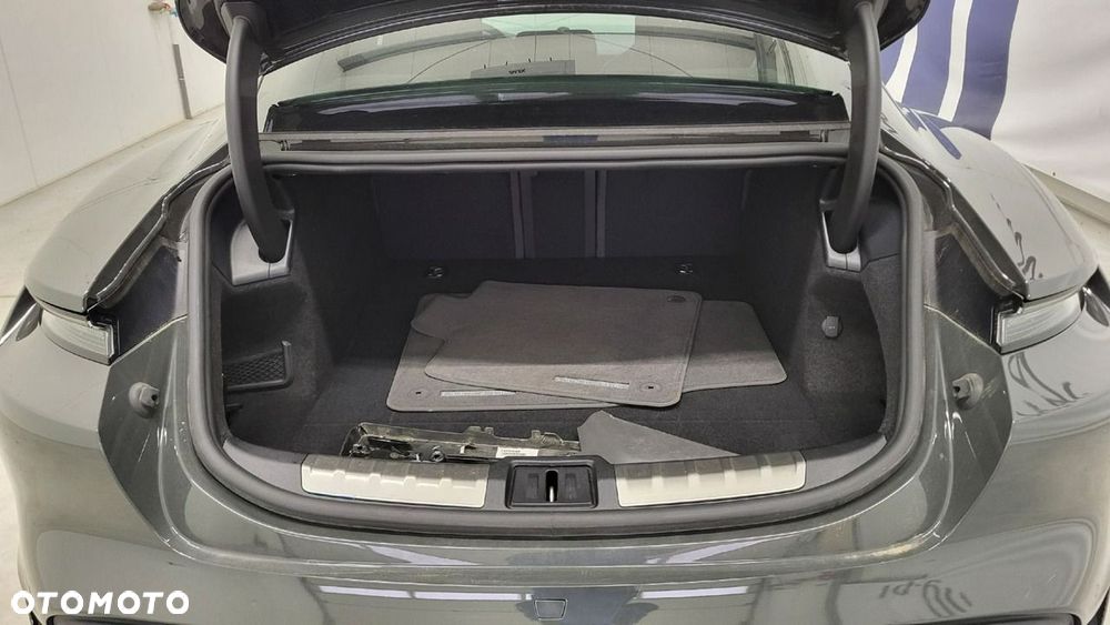 Porsche Taycan - 28