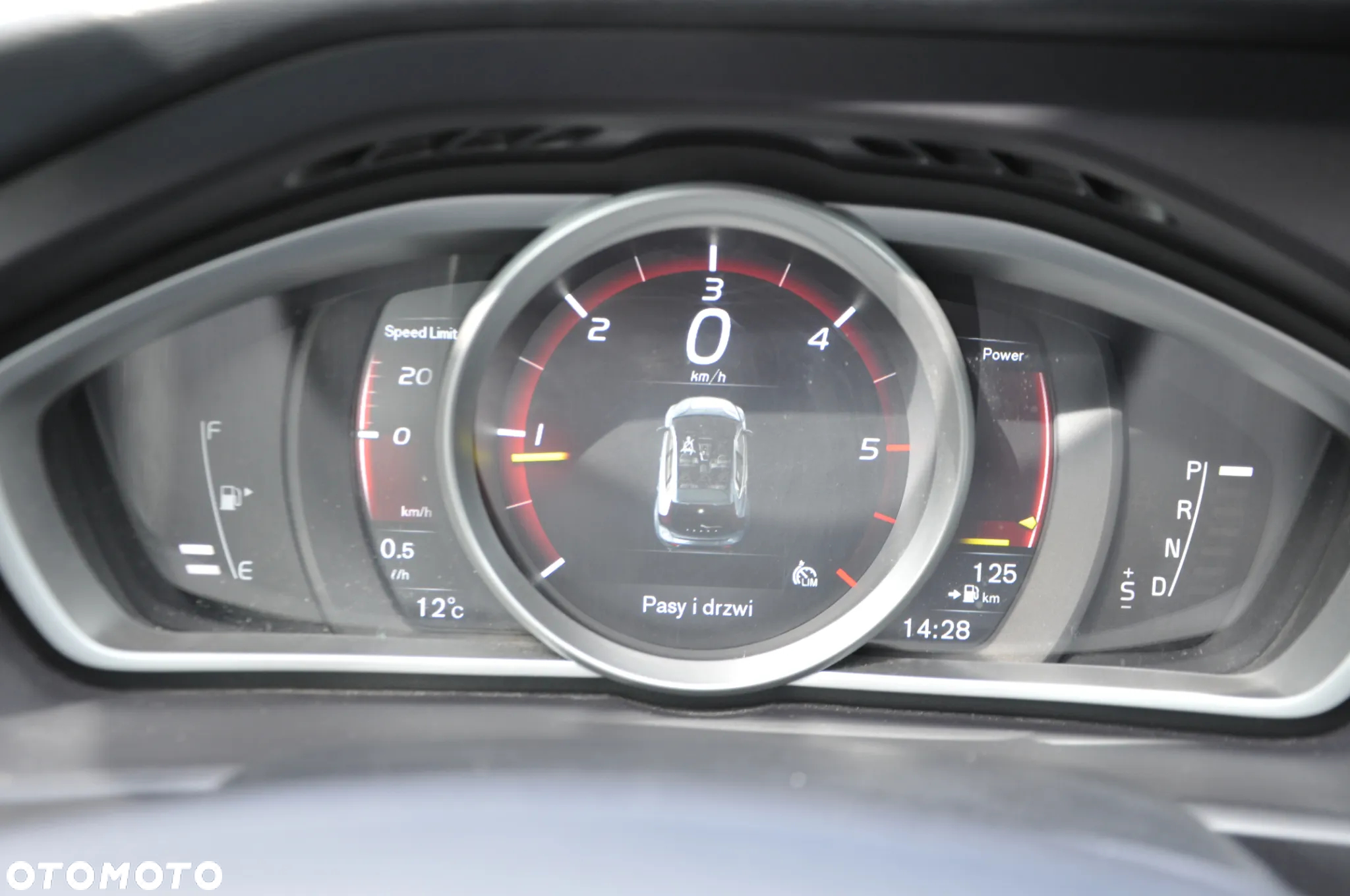 Volvo V40 D2 Drive-E Momentum - 17