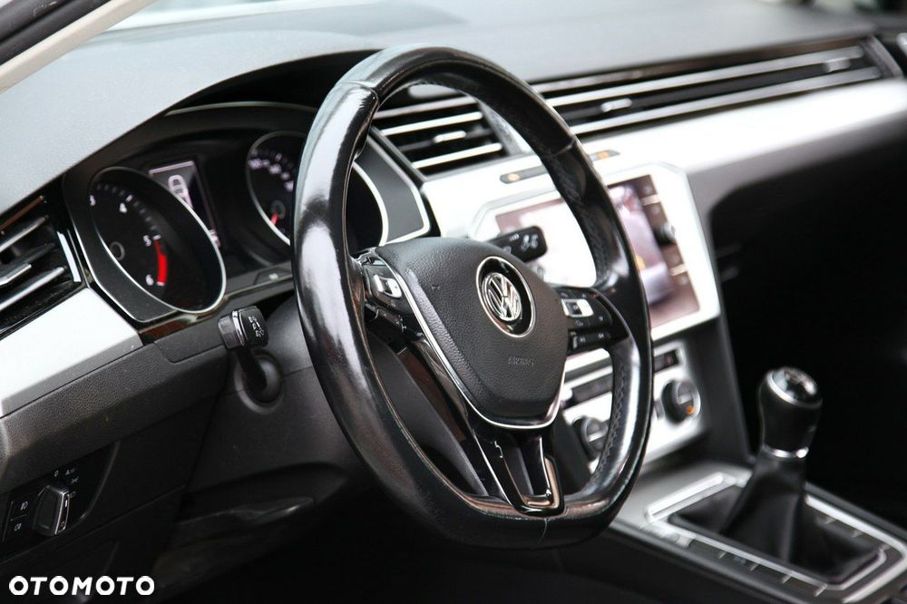 Volkswagen Passat - 14