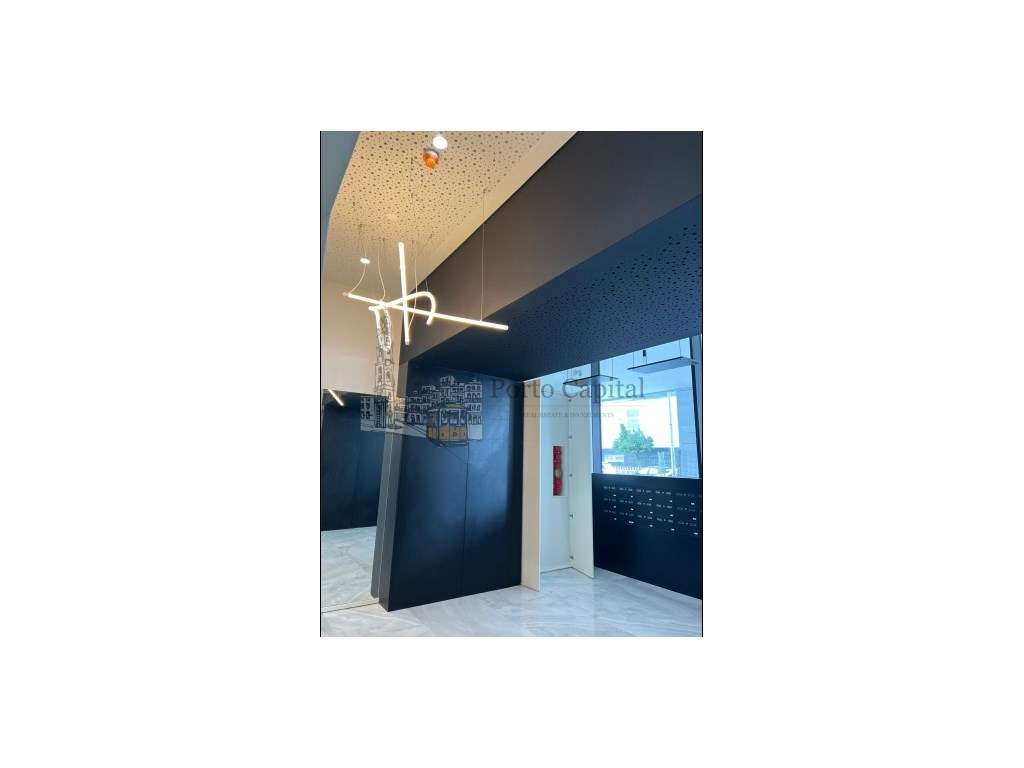 EXCELENTE APARTAMENTO T0, COM VARANDA, JUNTO AO METRO EM VILA NOVA ... - Grande imagem: 2/20