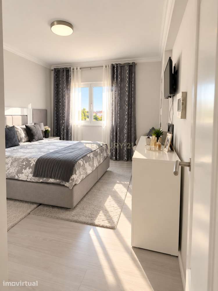 Apartamento T2,  1º Andar na Quinta do Conde com Arrecadação - Grande imagem: 2/11